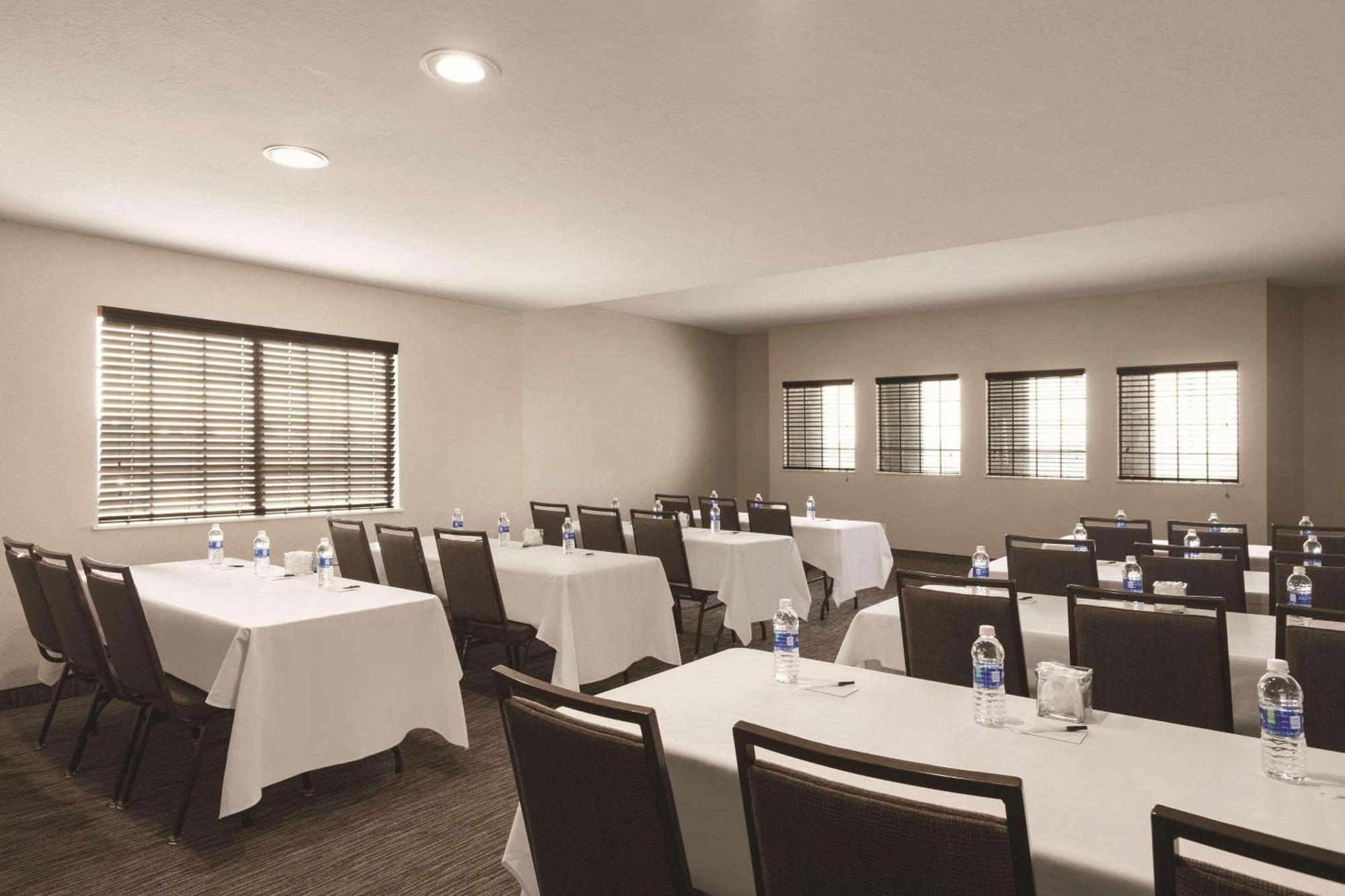 Country Inn & Suites By Radisson, Bakersfield, Ca Екстериор снимка